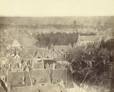 84352 Overzicht van de stad Utrecht, vanaf de Domtoren, uit het zuiden, met in het midden het Janskerkhof en de ...